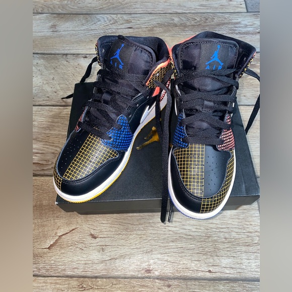 Air Jordan 1MID Multicolor / Kids Size 4.5 - Picture 2 of 9